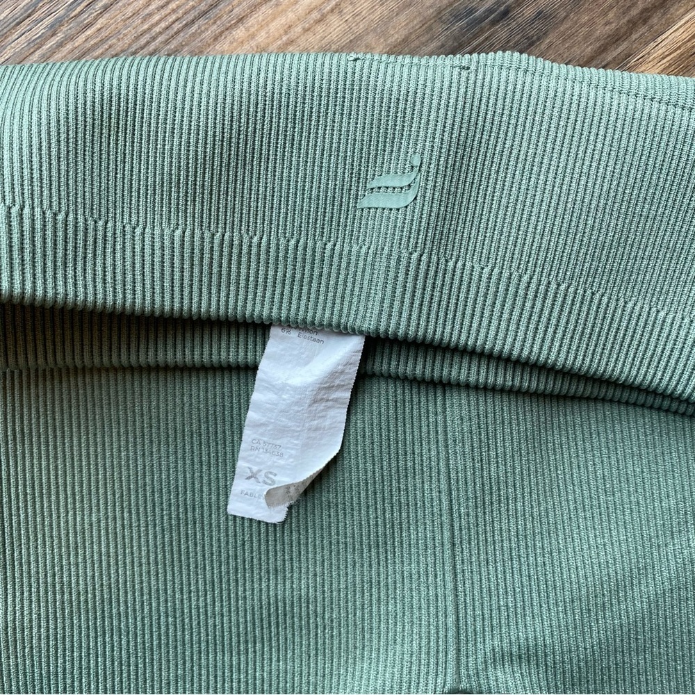 Fabletics Green Leggings flare (xs) - Picture 3 of 4